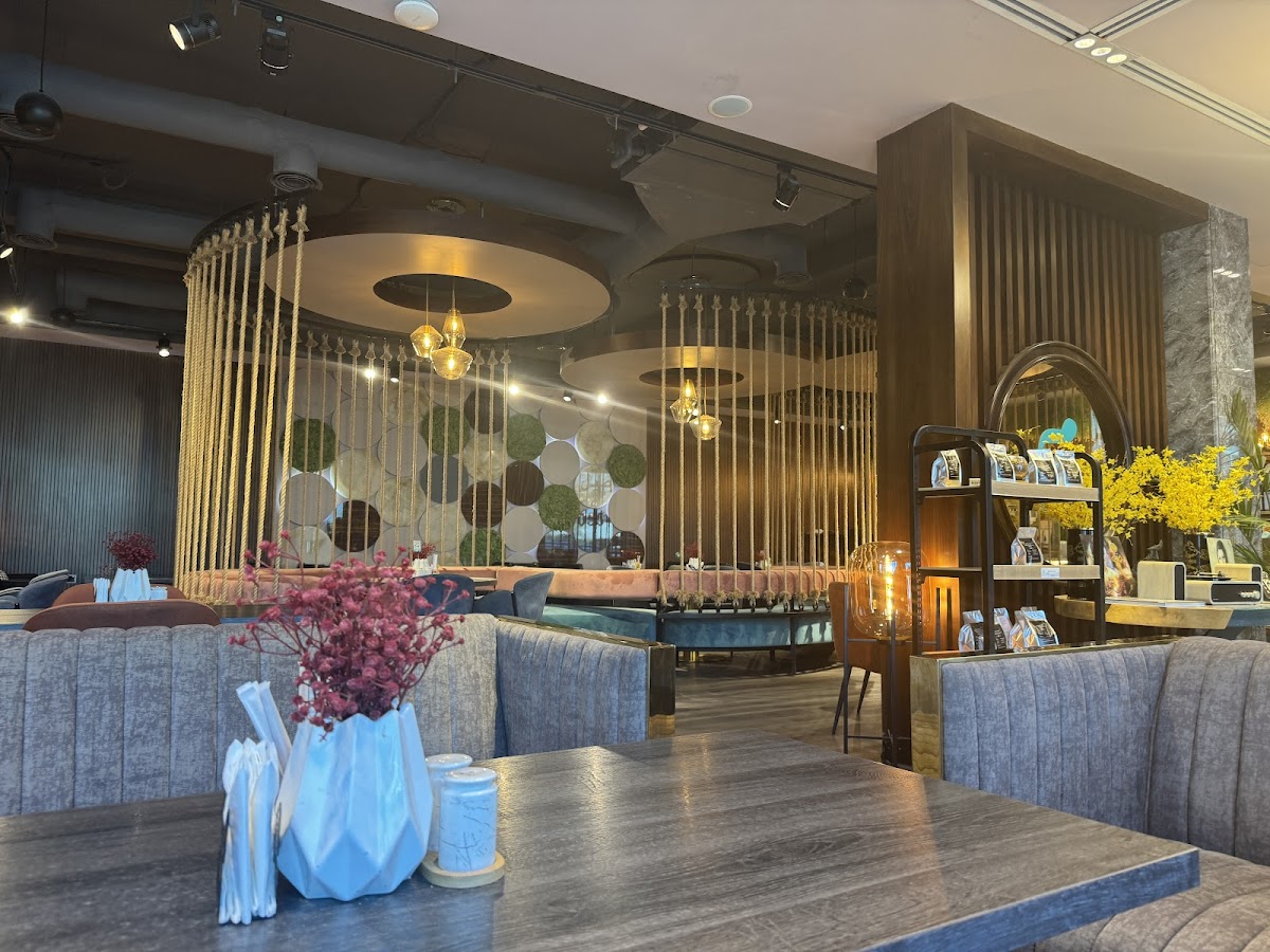 M14 Cafe - Seih Al Araibi