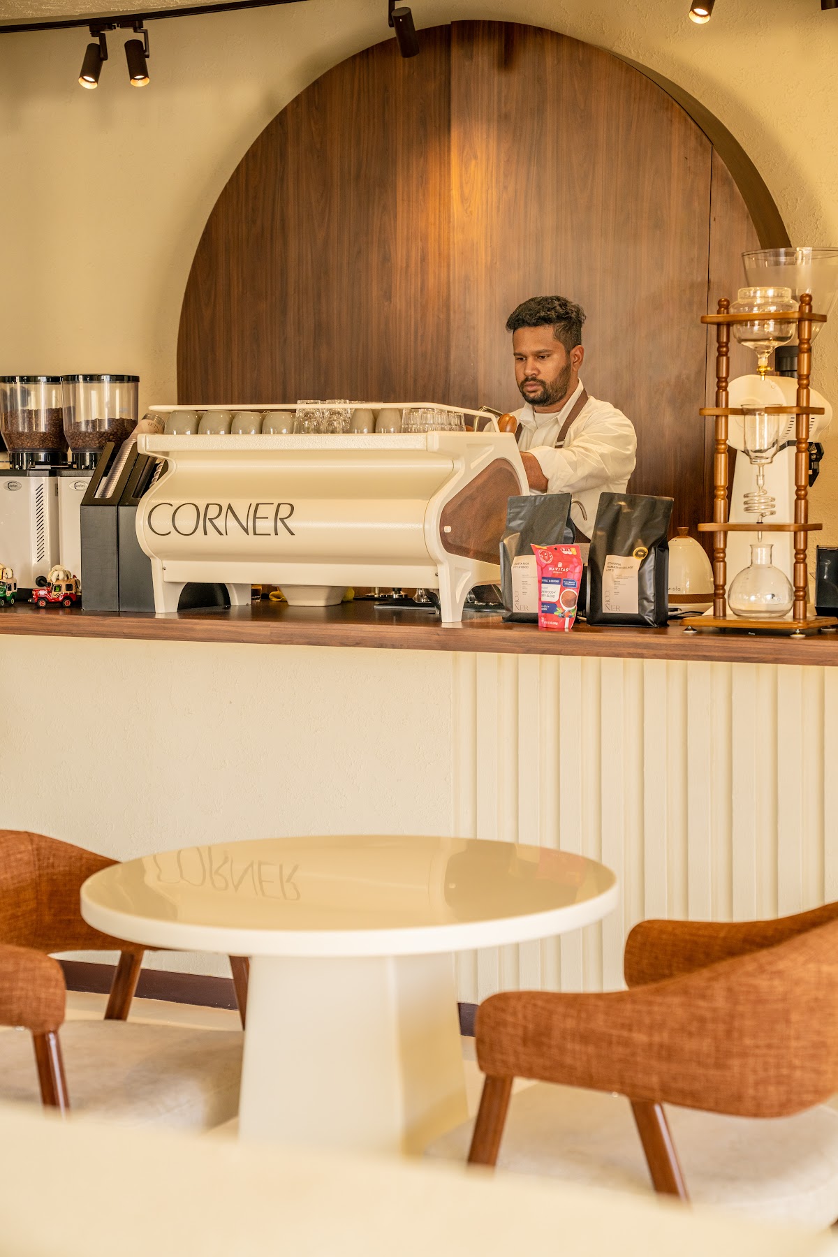 Corner Lounge