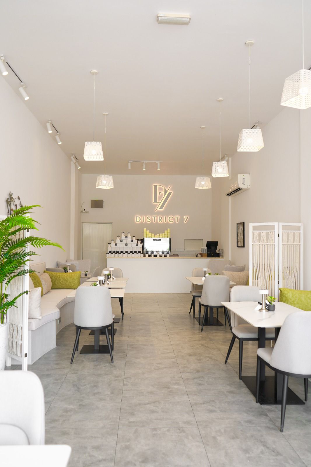 District 7 Cafe